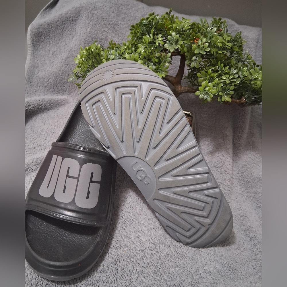 UGG Men's Charcoal Slide Sandals - Picture 4 of 4